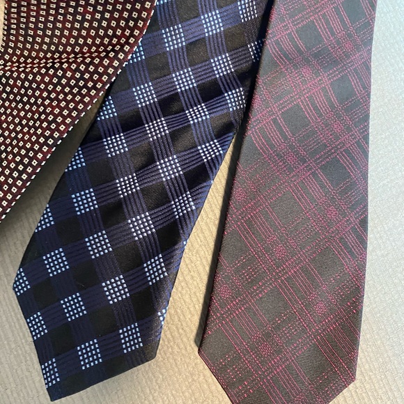 Beautiful bundle of Varvatos narrow new ties never worn. Stunning workmanship. - Picture 2 of 12